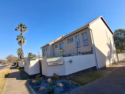 2 Bedroom Apartment For Sale in Pretoria - Hclz.webp