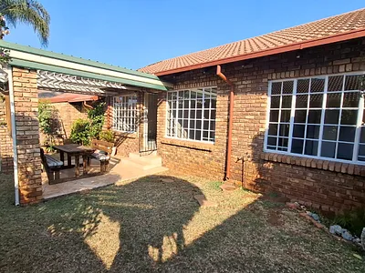 2 Bedroom Townhouse For Sale in Akasia - hFJ9.webp