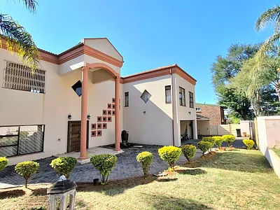 5 Bedroom House For Sale in Akasia - 0TFD.webp