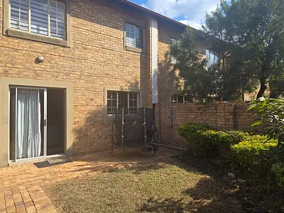 2 Bedroom Townhouse For Sale in Pretoria - tMdP.webp