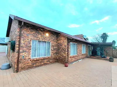 5 Bedroom House For Sale in Centurion - G4n8.webp