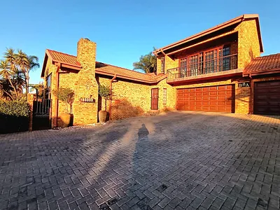 4 Bedroom Townhouse For Sale in Centurion - 7PR1.webp