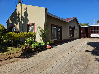 4 Bedroom House To Rent in Pretoria - img