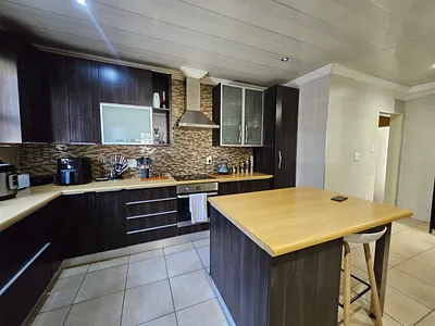 4 Bedroom House To Rent in Pretoria - zhMV.webp