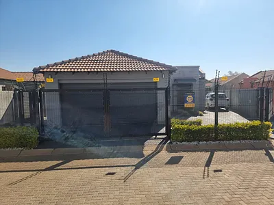 3 Bedroom House For Sale in Pretoria - rYRF.webp