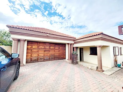 4 Bedroom House For Sale in Pretoria - XeBb.webp
