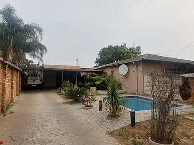 5 Bedroom House For Sale in Pretoria - 3JyH.webp