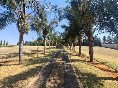 Farm For Sale in Rayton - f4F2.webp