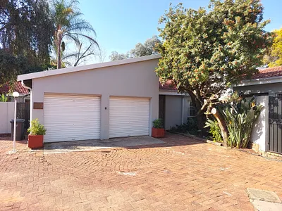 3 Bedroom Townhouse For Sale in Pretoria - rriQ.webp