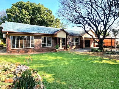 5 Bedroom House For Sale in Centurion - qyB2.webp