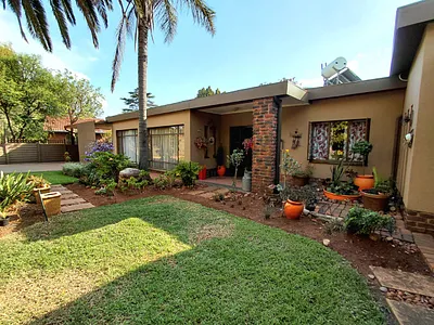 4 Bedroom House For Sale in Centurion - fQiZ.webp