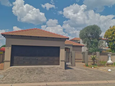 2 Bedroom Townhouse To Rent in Pretoria - ceL7.webp