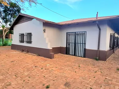 4 Bedroom House To Rent in Pretoria - img