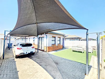 3 Bedroom Townhouse For Sale in Pretoria - uypP.webp