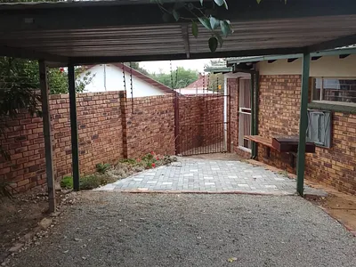 0.5 Bedroom Apartment To Rent in Centurion - 0yIr.webp