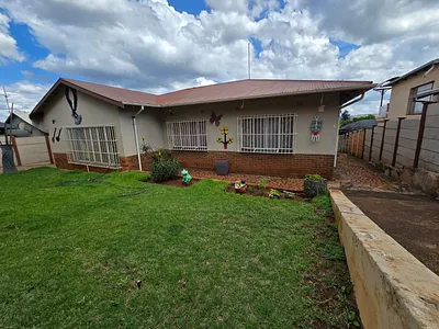 5 Bedroom House For Sale in Pretoria - MKhU.webp
