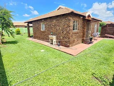 2 Bedroom Townhouse For Sale in Pretoria - mNIf.webp