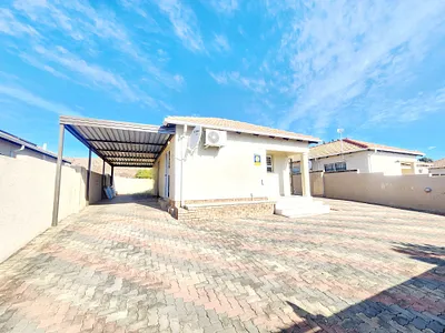 4 Bedroom House For Sale in Pretoria - cdxI.webp