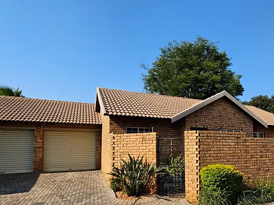 2 Bedroom Townhouse For Sale in Pretoria - AfCK.webp