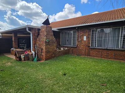 3 Bedroom Townhouse For Sale in Pretoria - wnQy.webp