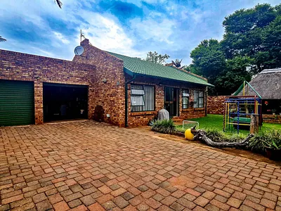 3 Bedroom House For Sale in Pretoria - 4LvG.webp