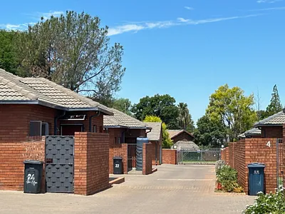 2 Bedroom Apartment For Sale in Pretoria - rzOS.webp