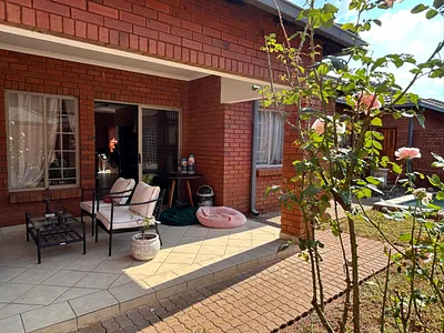 3 Bedroom Townhouse For Sale in Pretoria - 61uZ.webp