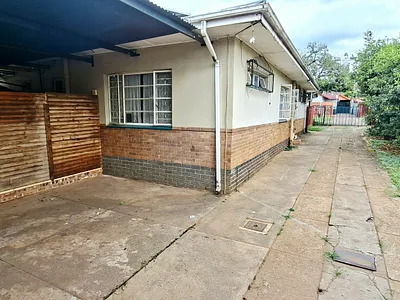 1 Bedroom Apartment To Rent in Pretoria - OIE1.webp