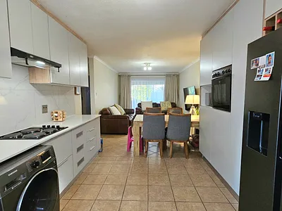 2 Bedroom Apartment For Sale in Pretoria - oPzi.webp