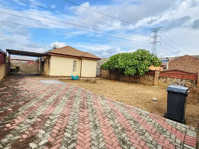 2 Bedroom House To Rent in Pretoria - R0HC.webp