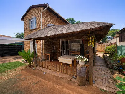 2 Bedroom Apartment For Sale in Pretoria - lXHW.webp