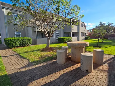 2 Bedroom Apartment For Sale in Pretoria - 7kHJ.webp