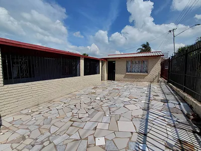 7 Bedroom House For Sale in Centurion - OBVj.webp