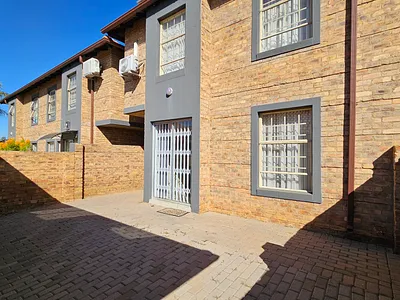 3 Bedroom Apartment For Sale in Pretoria - pGyC.webp