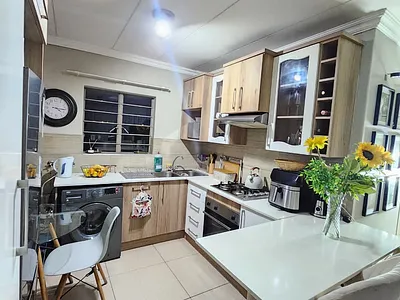 2 Bedroom Townhouse To Rent in Pretoria - qsqJ.webp