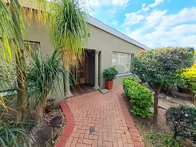 4 Bedroom House To Rent in Pretoria - img