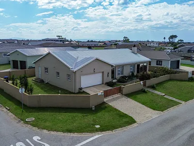 3 Bedroom House For Sale in Jeffreys Bay - img