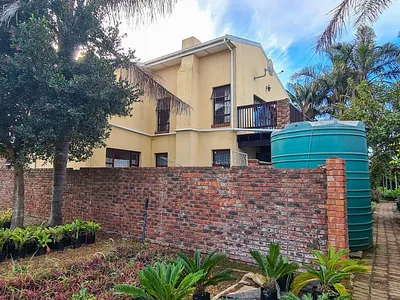 4 Bedroom House For Sale in Jeffreys Bay - GzsW.webp