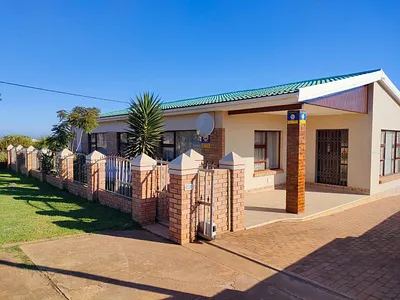 4 Bedroom House For Sale in Humansdorp - kdJJ.webp