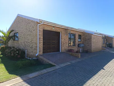 1 Bedroom Townhouse For Sale in Jeffreys Bay - pSNY.webp