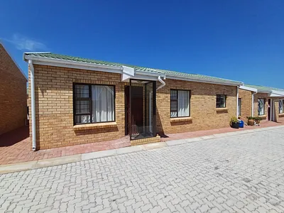 2 Bedroom House For Sale in Jeffreys Bay - iP2q.webp
