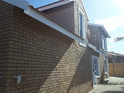3 Bedroom House To Rent in Jeffreys Bay - fdBS.webp