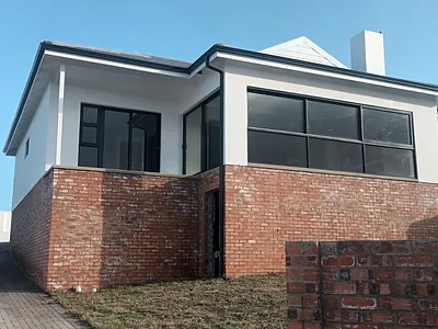 3 Bedroom House For Sale in Jeffreys Bay - 1uM4.webp
