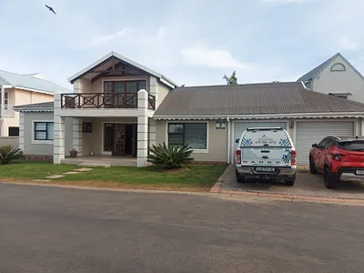 4 Bedroom House For Sale in Jeffreys Bay - d8bA.webp