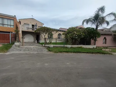 3 Bedroom House For Sale in Jeffreys Bay - KVPn.webp