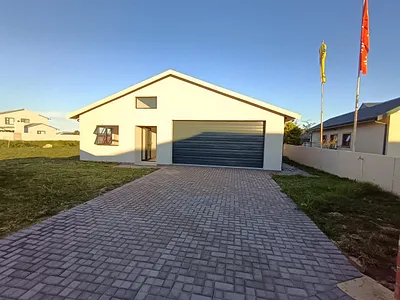 3 Bedroom House For Sale in Jeffreys Bay - 5lEq.webp