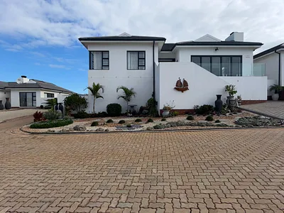 3 Bedroom House For Sale in Jeffreys Bay - rQ1d.webp