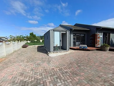3 Bedroom House For Sale in Jeffreys Bay - um1B.webp