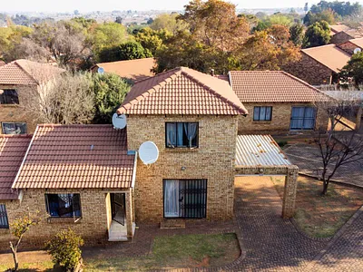 3 Bedroom Apartment For Sale in Roodepoort - poKO.webp