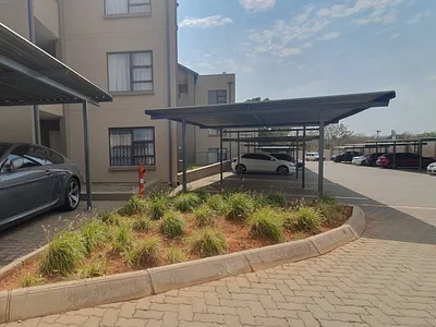 3 Bedroom Apartment To Rent in Roodepoort - 5Igz.webp
